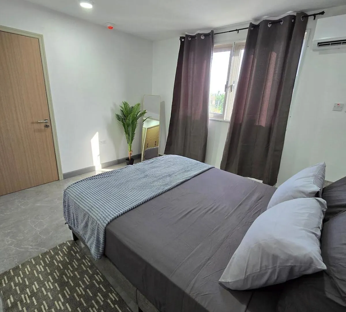 Royal'S Kingston Suite 0*,