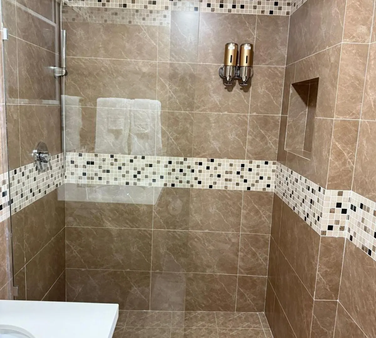 Royal'S Kingston Suite 아파트